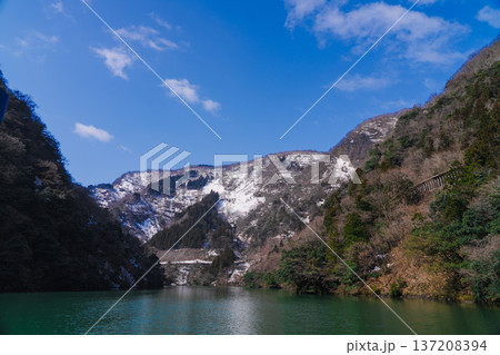 庄川峡遊覧船から見た美しい風景 庄川峡遊覧船から見た美しい風景 137208394