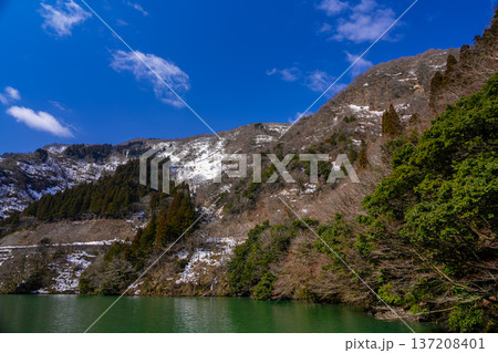 庄川峡遊覧船から見た美しい風景 137208401