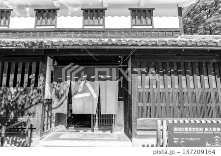 語らい座　大原本邸（重要文化財　旧大原家住宅）倉敷美観地区観光（白壁のレトロな蔵屋敷）新聞、雑誌用 137209164
