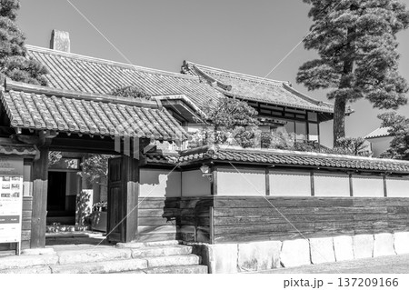 有隣荘（大原家旧別邸：緑御殿　倉敷の迎賓館）倉敷美観地区観光（白壁のレトロな蔵屋敷）新聞、雑誌用　 137209166