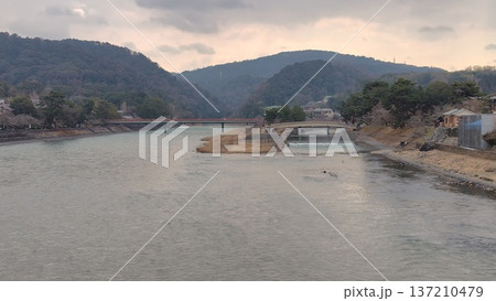 宇治橋から望む宇治川と山並み（Uji River, Kyoto, Japan） 137210479