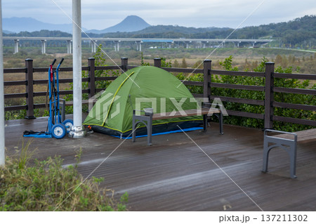 Han River bike path 137211302