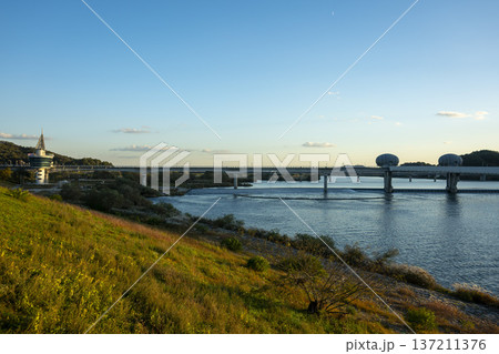 Han River bike path 137211376