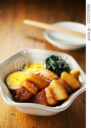 豚の角煮と煮卵 豚の角煮と煮卵 137215056