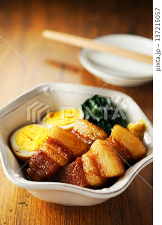 豚の角煮と煮卵 137215057