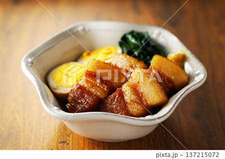 豚の角煮と煮卵 豚の角煮と煮卵 137215072