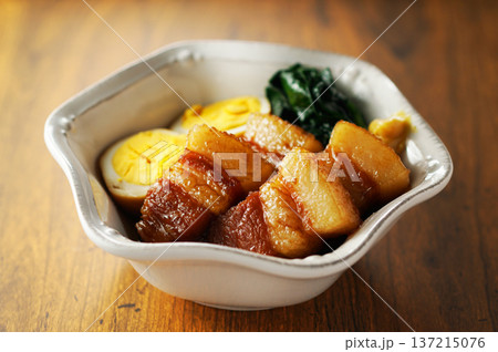 豚の角煮と煮卵 豚の角煮と煮卵 137215076