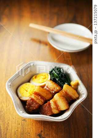 豚の角煮と煮卵 豚の角煮と煮卵 137215079
