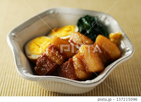 豚の角煮と煮卵 豚の角煮と煮卵 137215096