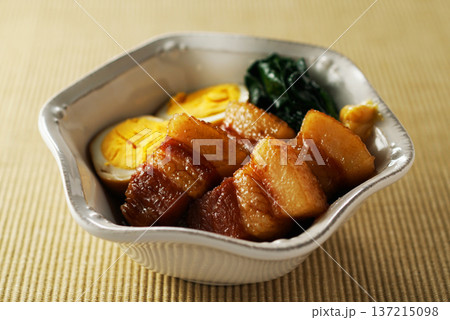 豚の角煮と煮卵 豚の角煮と煮卵 137215098