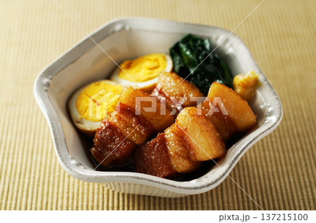 豚の角煮と煮卵 豚の角煮と煮卵 137215100