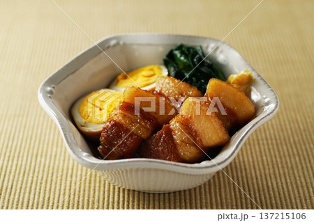 豚の角煮と煮卵 137215106
