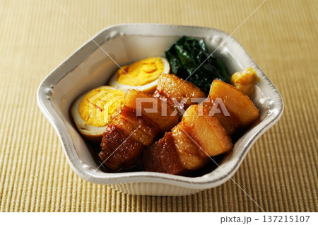 豚の角煮と煮卵 豚の角煮と煮卵 137215107