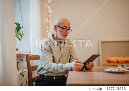 Elderly man using tablet, shopping online. 137215488