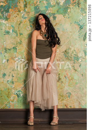 Full length portrait of fashion model woman indoor Full length portrait of fashion model woman indoor 137215898