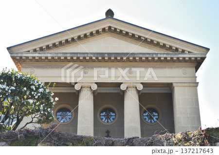 倉敷美観地区の大原美術館の本館 倉敷美観地区の大原美術館の本館 137217643