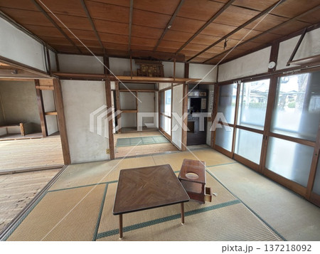 家じまい家解体現場 古民家部屋のちゃぶ台 137218092