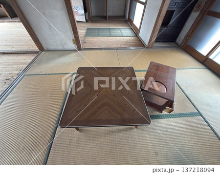 家じまい家解体現場 古民家部屋のちゃぶ台 137218094