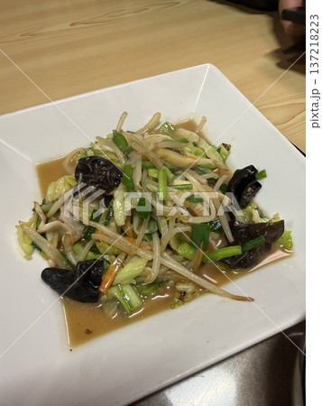 中華料理野菜炒めメニューの美味しいランチ 137218223