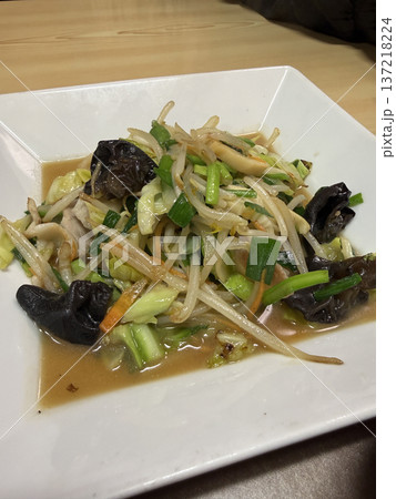 中華料理野菜炒めメニューの美味しいランチ 中華料理野菜炒めメニューの美味しいランチ 137218224