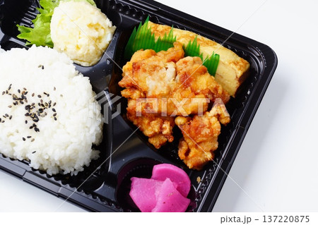 唐揚げ弁当 唐揚げ弁当 137220875