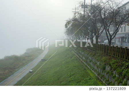 Han River bike path Han River bike path 137221809