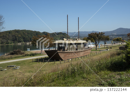 Han River bike path 137222144