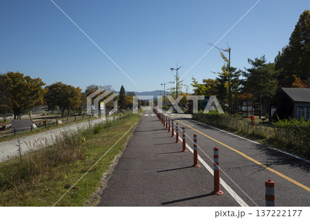 Han River bike path 137222177