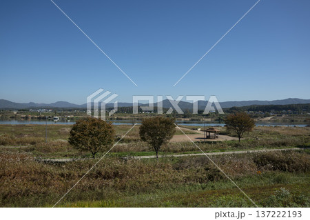Han River bike path 137222193