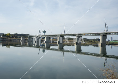 Han River bike path 137222354