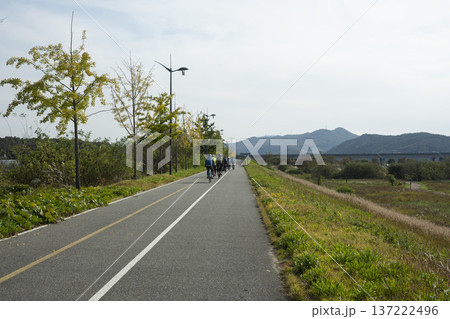 Han River bike path 137222496