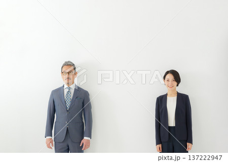 ビジネス 男女 ビジネス 男女 137222947