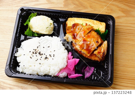 照焼きチキン弁当 137223248