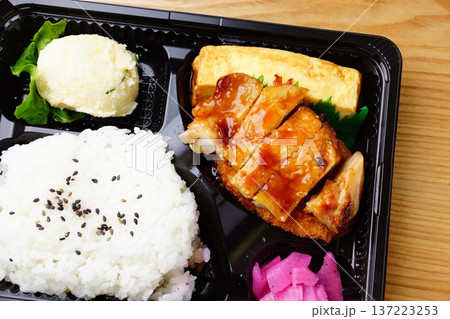照焼きチキン弁当 照焼きチキン弁当 137223253