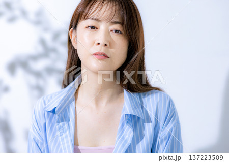 ミドル女性のビューティー ミドル女性のビューティー 137223509