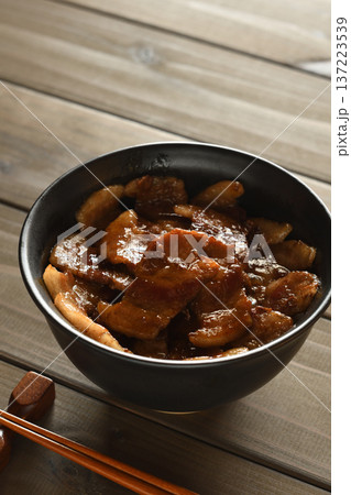 豚丼 137223539
