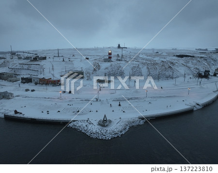 雪降る早朝の宗谷岬空撮と灯台点灯 137223810