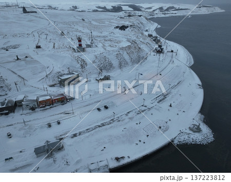 雪降る早朝の宗谷岬空撮と灯台点灯 雪降る早朝の宗谷岬空撮と灯台点灯 137223812