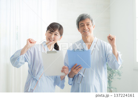 60代の人間ドックイメージ 60代の人間ドックイメージ 137224161