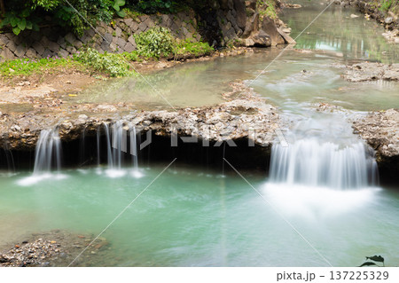 台北・北投の親水露天温泉浴池【台湾イメージ】 台北・北投の親水露天温泉浴池【台湾イメージ】 137225329
