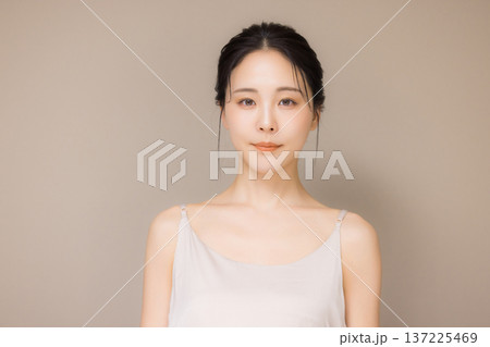 若い女性のビューティイメージ  137225469