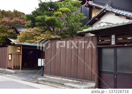 三重県桑名市　老舗料亭船津屋（ザフナツヤ）のエントランス 137226718