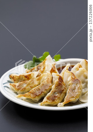 焼き餃子 137226866