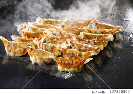 焼き餃子 137226869