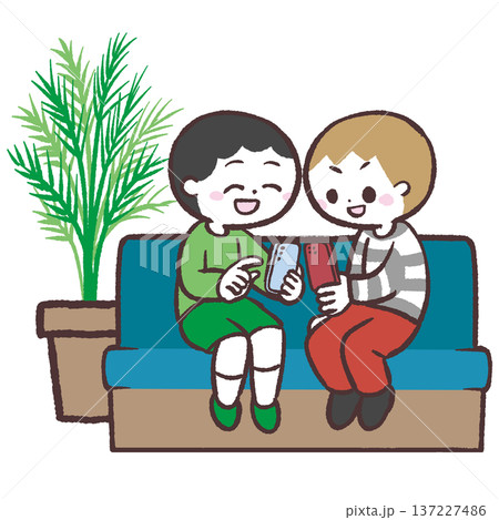ソファーに座って並んでスマホを使う子供達のイラスト 137227486