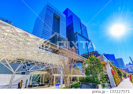 東京　港区 芝浦　浜松町駅とBLUE FRONT SHIBAURAを結ぶGREEN WALK 137227571