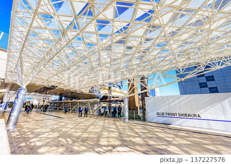 東京　港区 芝浦　浜松町駅とBLUE FRONT SHIBAURAを結ぶGREEN WALK 137227576