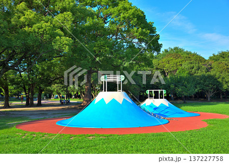 《愛知県》名古屋市　庄内緑地公園の富士山滑り台 137227758