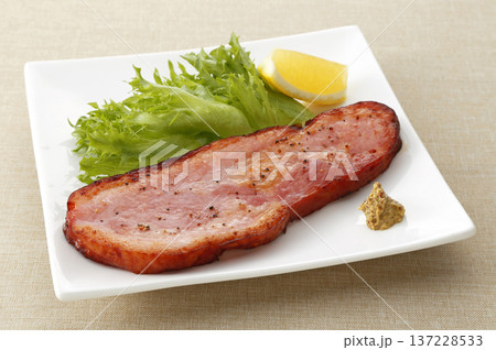 厚切りベーコンステーキ 137228533