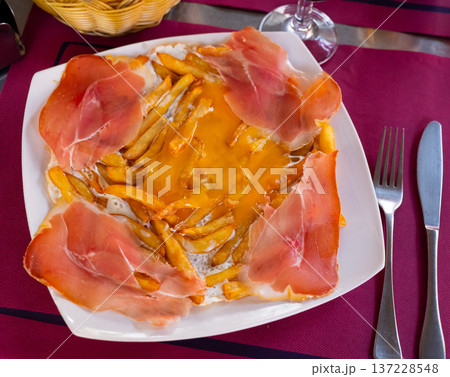 Dish of starry eggs with ham and French fries 137228548